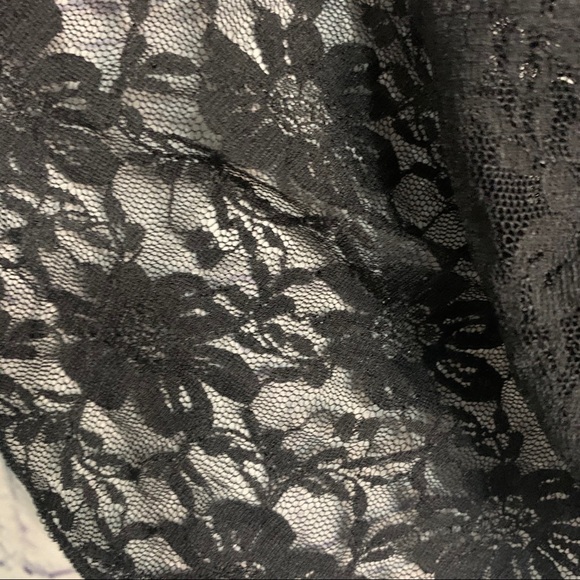 Black Top With Lace Bell Sleeve Medium - Picture 5 of 7